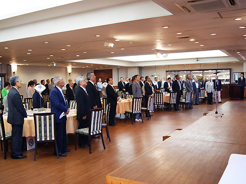 (懇親会)校歌斉唱 写真