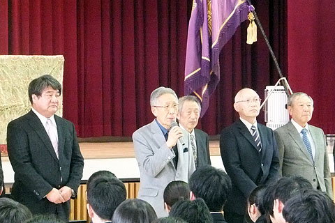 校歌斉唱